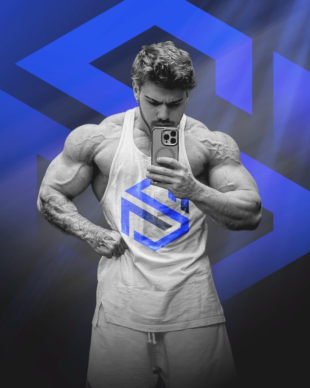 Santino Nicolini con la musculosa de su marca